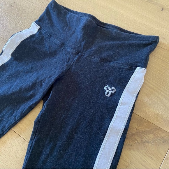 TNA Leggings in Dark Grey with White Accent - Picture 3 of 9
